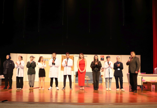  “Kaç Baba Kaç” Tiyatro Oyunu NEVÜ’de Öğrenciler Tarafından Sahnelendi 