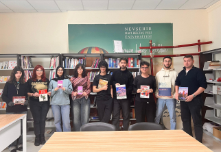 Dünya Turizm Ltd. Şti. Sahibi Selami Küsmez’den NEVÜ’lü Öğrencilere Japonca ve Almanca Kitap ile Eser Bağışı