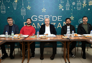 Rektör Aktekin ve Vali Fidan Sahurda KYK Yurdundaki Öğrencilerle Bir Araya Geldi