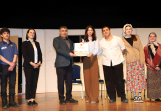 NEVÜ’de “Saklambaç Komedisi” Adlı Tiyatro Oyunu Seyirciyle Buluştu