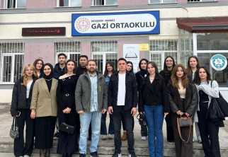 Halkla İlişkiler ve Tanıtım Programı Öğrencilerinden Gazi Ortaokulu Öğrencilerine Medya Okuryazarlığı Eğitimi 