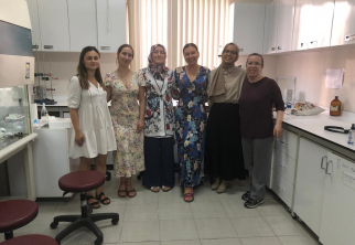 Polonya’lı Araştırmacılara Biyomalzemeler Üzerinde Antibakteriyel Test Eğitimi Verildi