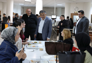 Rektör Aktekin Öğrenci Yemekhanesinde Öğrencilerle Bir Araya Geldi